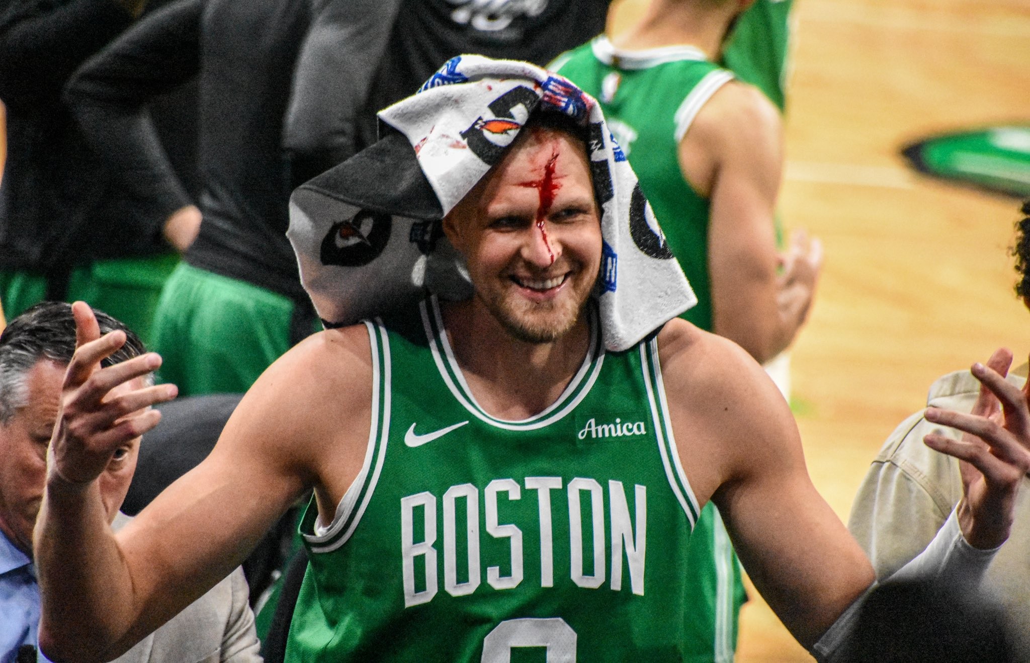 Bleeding, Celtics player comes out of court laughing, entertaining fans and dressings viralizes on the nets; Watch Video | NBA